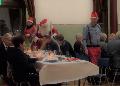 Julklapparna delas ut av julgubbens tomtar